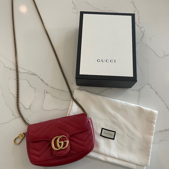 Gucci GG MARMONT MATELASSE SUPER MINI BAG - Picture 1 of 6